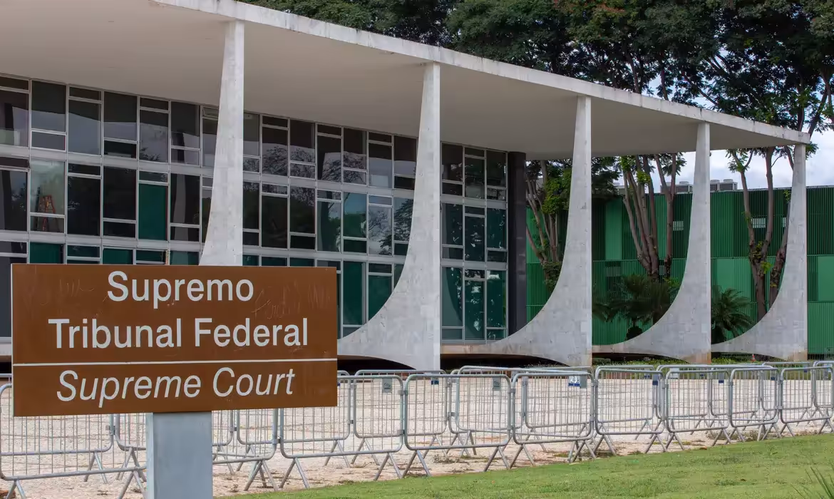 Moraes estabelece Multa de R$ 10 milhões à rede social X para libera-la
