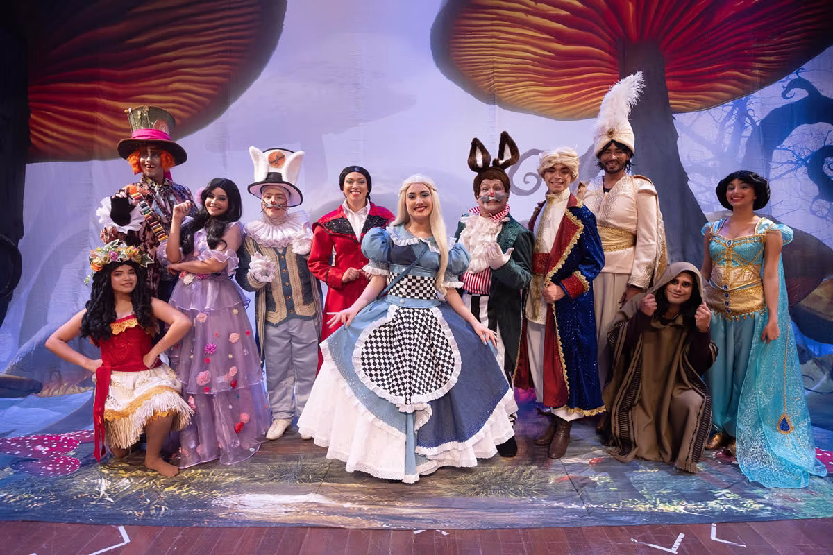 Alice no País das Letras: Espetáculo teatral aborda a importância da leitura e o uso da tecnologia na infância