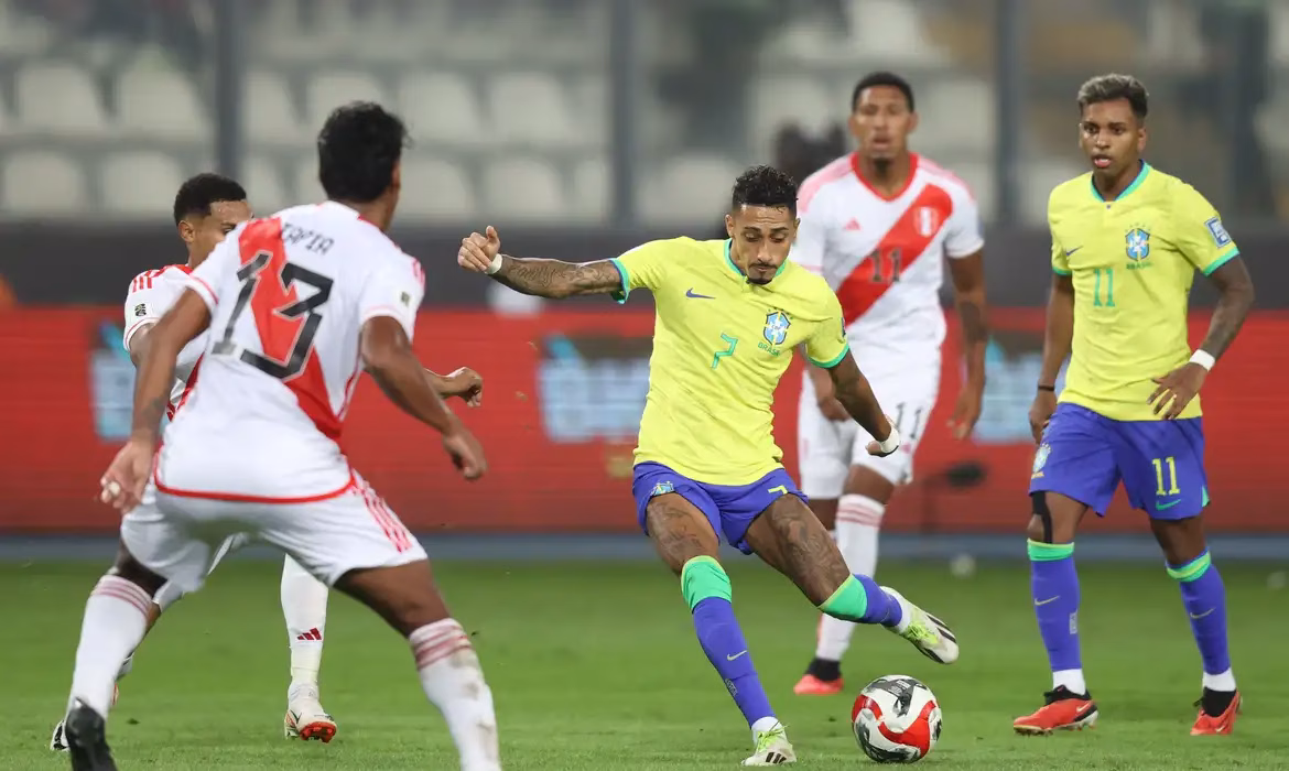Brasil enfrenta o Peru pelas Eliminatórias da Copa do Mundo 2026
