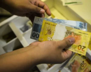 Brasileiros Deixam R$ 8,5 Bilhões Esquecidos no Banco Central: Como Consultar e Reaver seus Valores