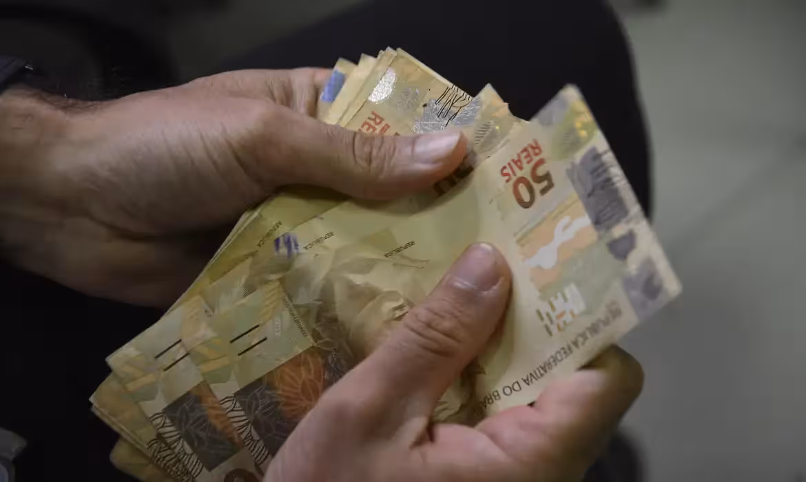 Governo prevê mínimo de R$ 1.631,00