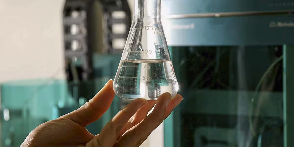 Substância Mortal em Bebidas: Metanol e o Crime Organizado