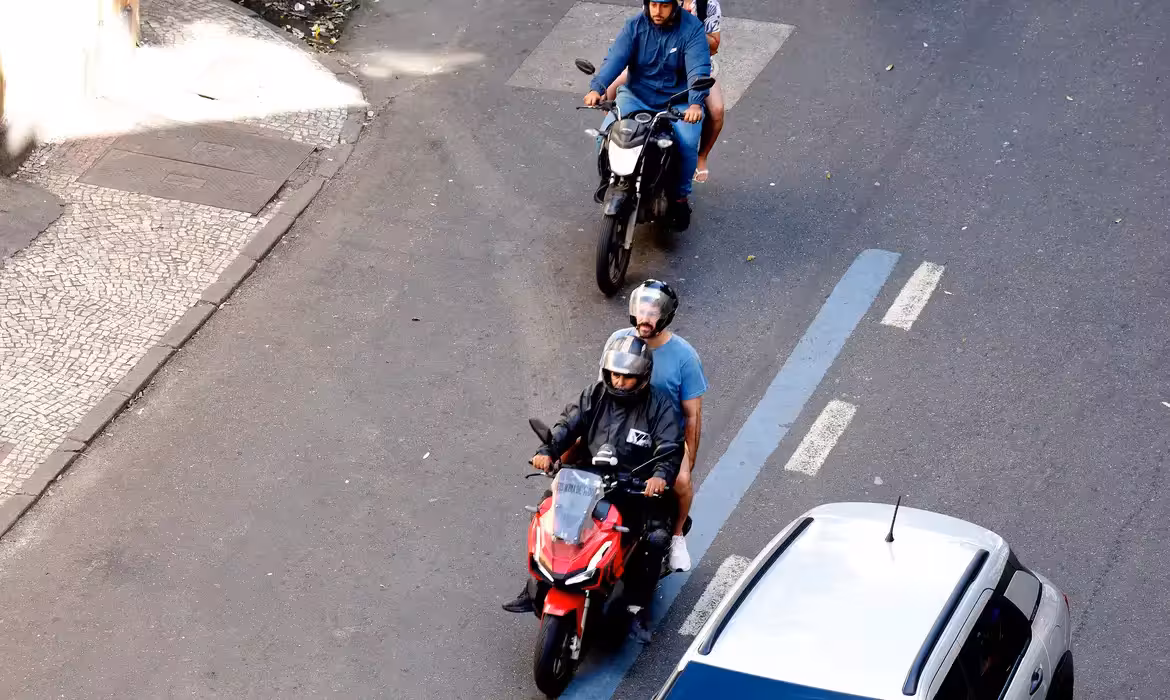 Motoristas por aplicativo crescem 25%