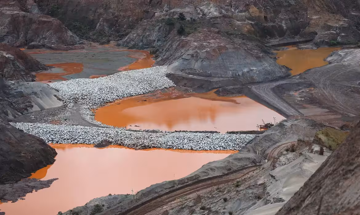 BHP é condenada em Londres por rompimento da barragem de Fundão
