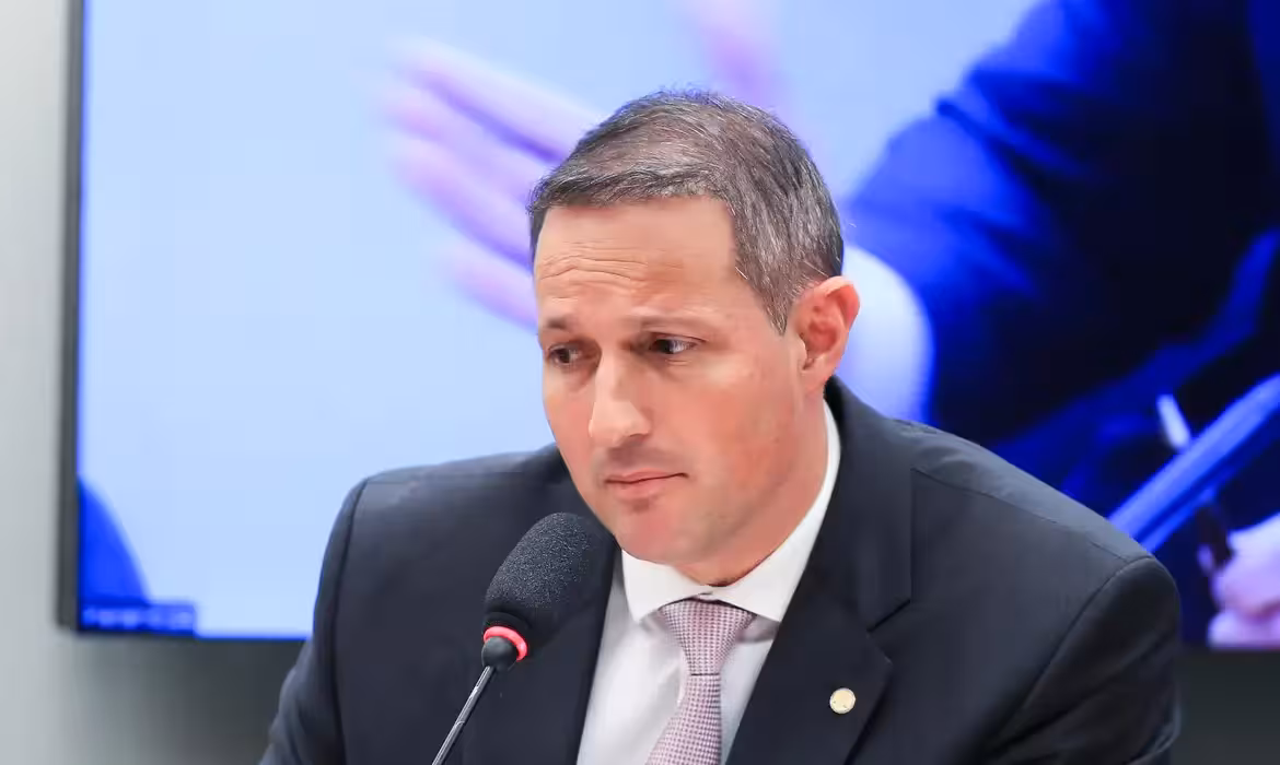 Derrite recua em pontos e endurece penas a facções