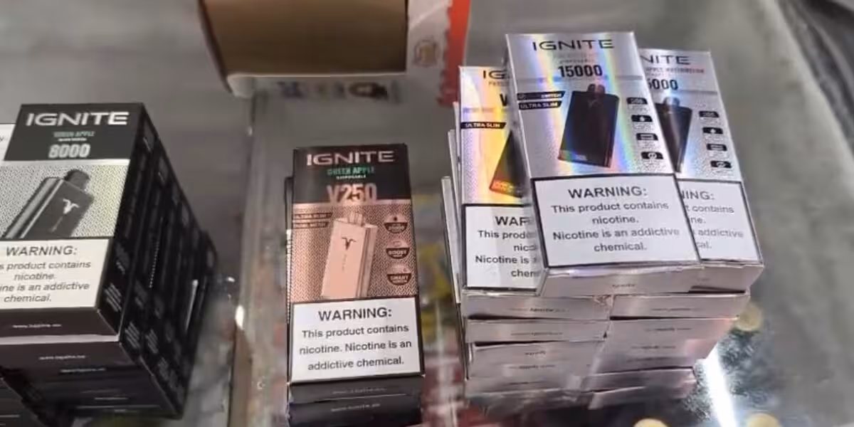 Procon apreende 50 cigarros eletrônicos em Aparecida de Goiânia