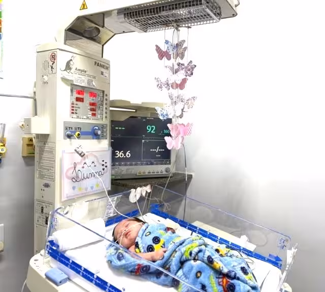 Hospital instala mobile terapêutico para estímulo visual neonatal