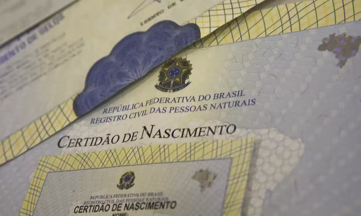 Queda de nascimentos no Brasil atinge maior recuo em 20 anos