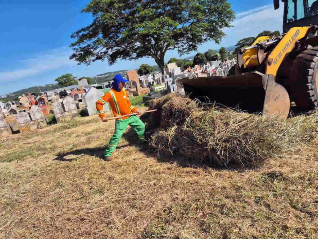 Cemitérios: Prefeitura de Goiânia retira 654 toneladas de resíduos 1 cemiterio