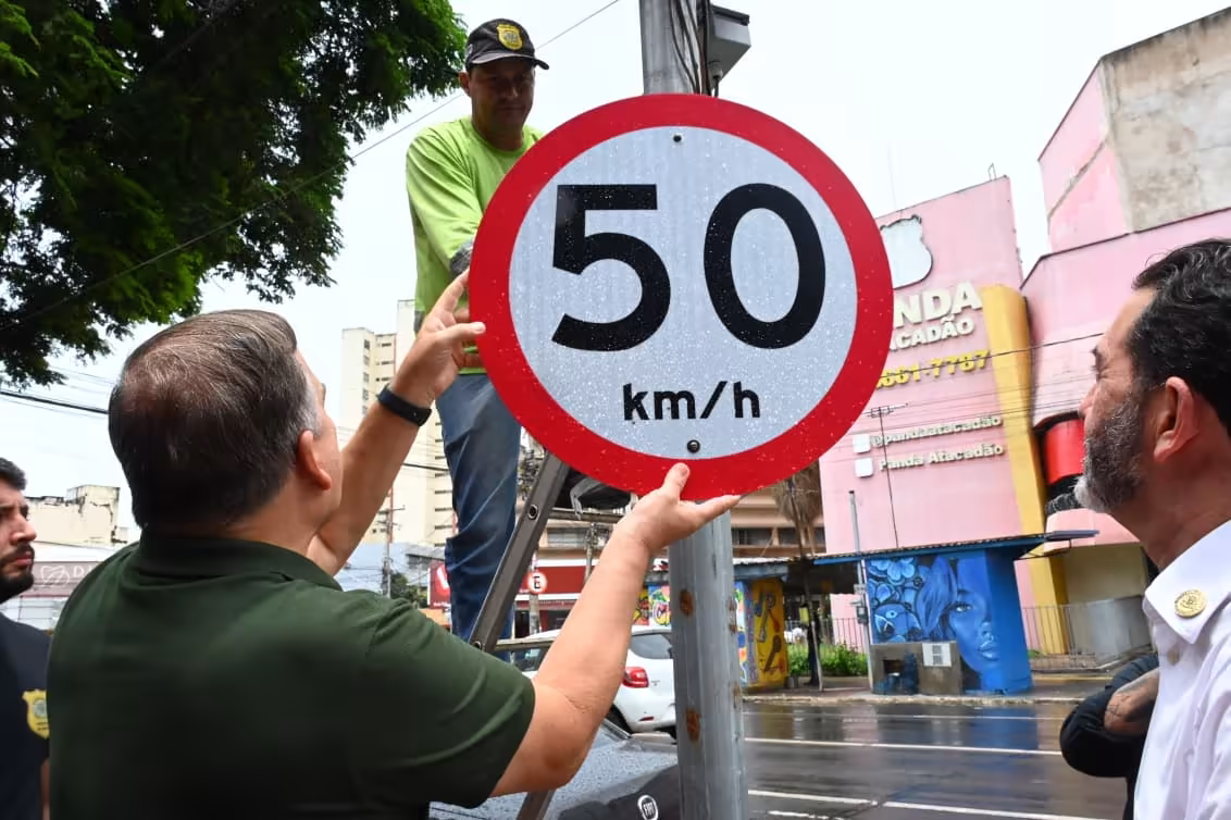 Centro de Goiânia passa a ter velocidade de 50 km/h