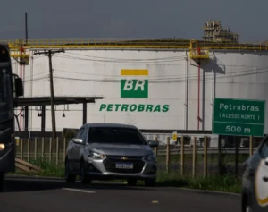 Governo monitora abastecimento de combustíveis em meio a guerra