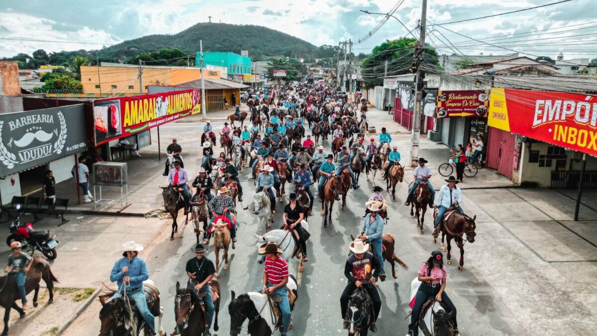 Cavalgada abre celebrações dos 37 anos de Senador Canedo