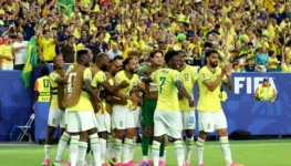 Brasil domina Escócia, vence por 3 a 0 e avança em 1º no grupo C
