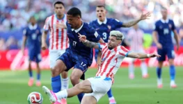 França bate Paraguai e pega Marrocos nas 4° de finais da Copa