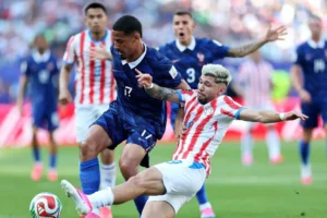 França bate Paraguai e pega Marrocos nas 4° de finais da Copa