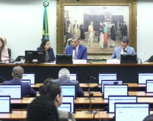 Câmara dos Deputados discute reduzir maioridade penal para 16 anos